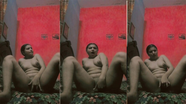 Pakistani Babe Ayesha Masturbating For BF Video